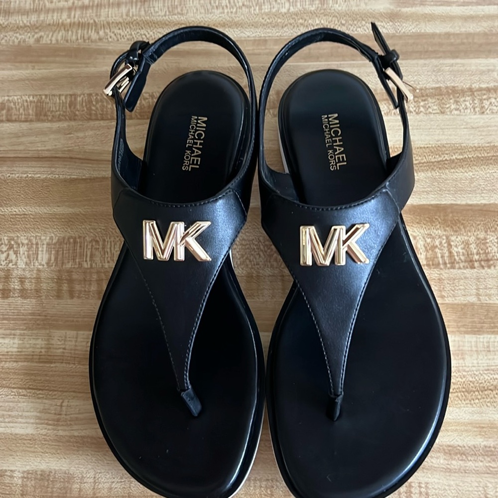 Michael Kors Jilly Flat Black Sandal. Size 6 1/2M